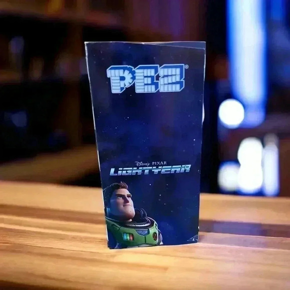PEZ 2022 NWT Disney Pixar LIGHTYEAR Collectible Gift Set BUZZ & SOX The Cat - Picture 4 of 4